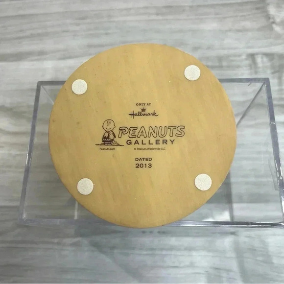 Hallmark Peanuts Gallery 2013 Snoopy “Love Where You’re Headed” Figurine in Box - Picture 10 of 12